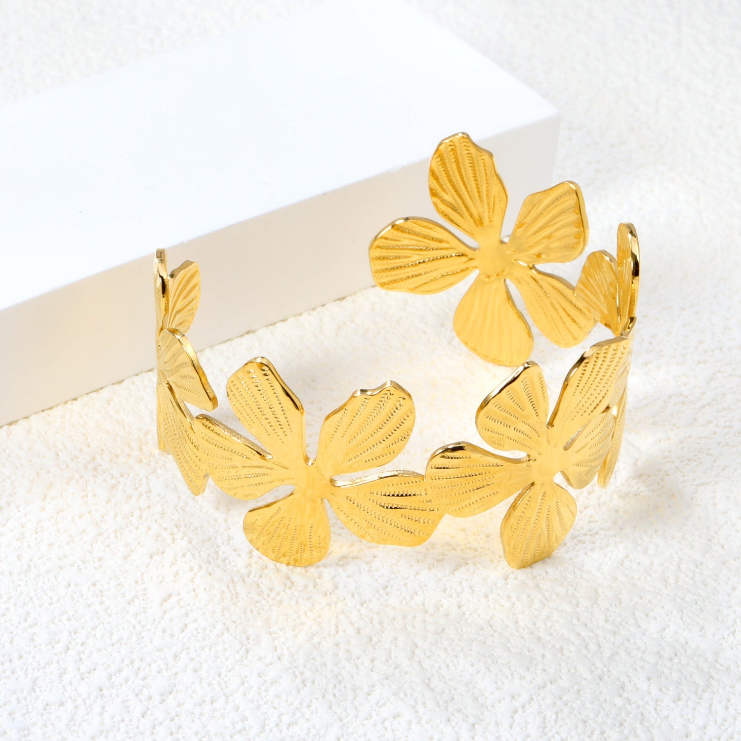 Fiori Golden Embrace Bracelet